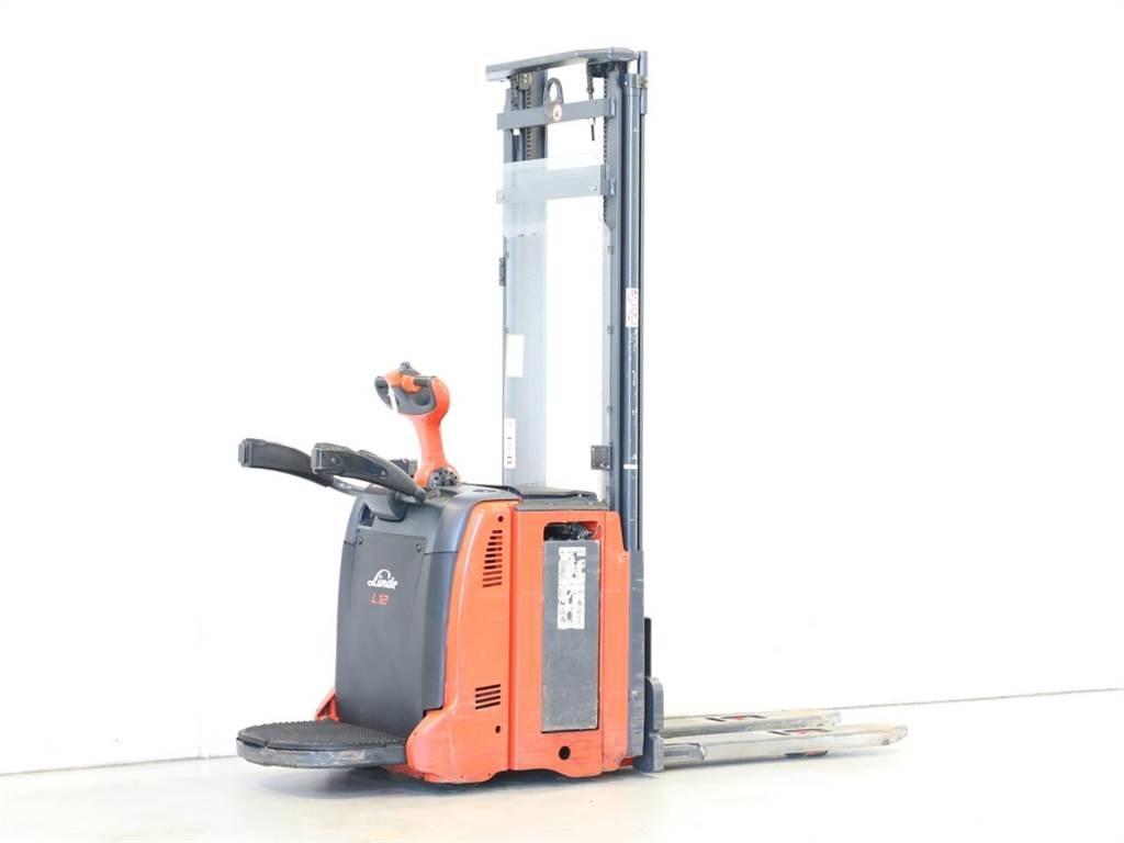 Linde L12AP/133-00 Empilhador para operador externo