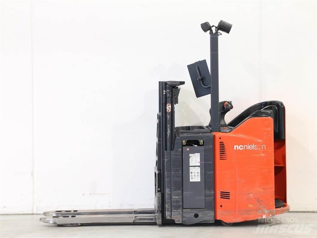 Linde L12LSP/133 Empilhador para operador externo