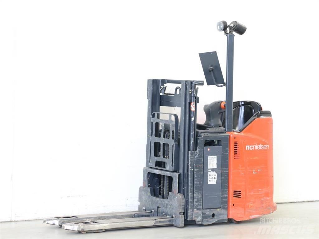 Linde L12LSP/133 Empilhador para operador externo