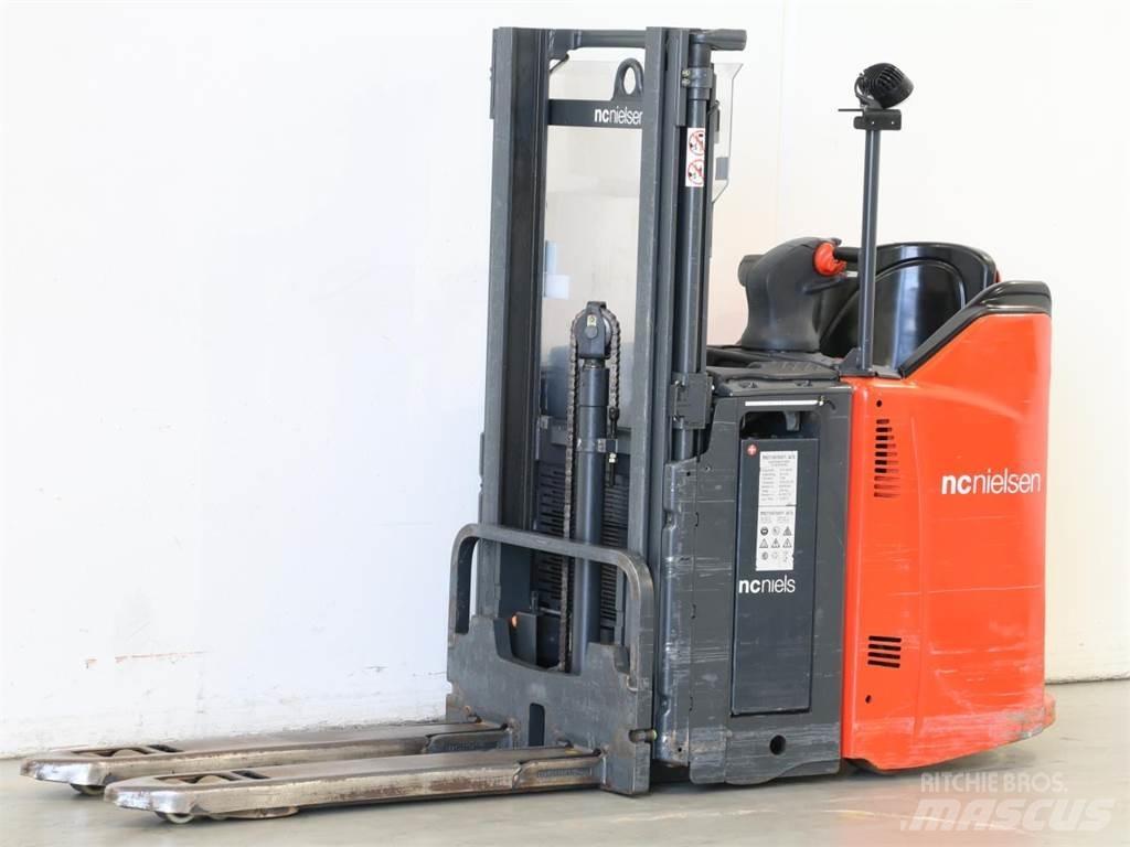 Linde L12LSP/133 Empilhador para operador externo