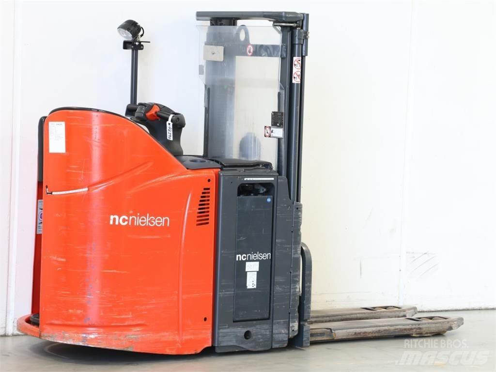Linde L12LSP/133 Empilhador para operador externo