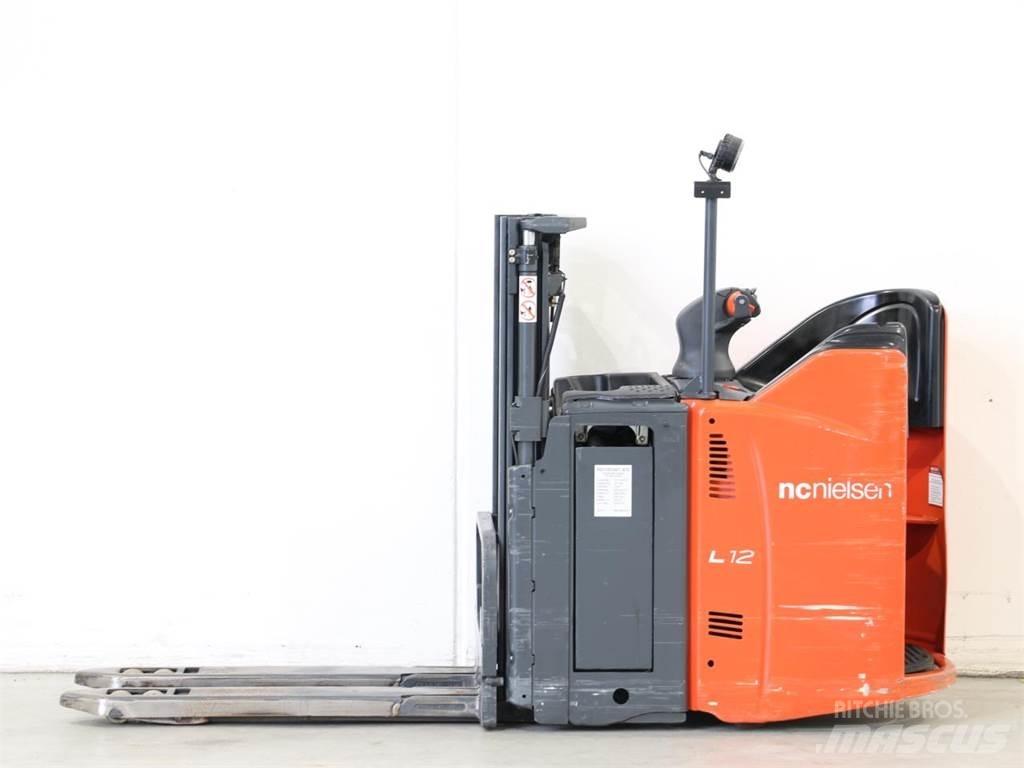 Linde L12LSP/133 Empilhador para operador externo