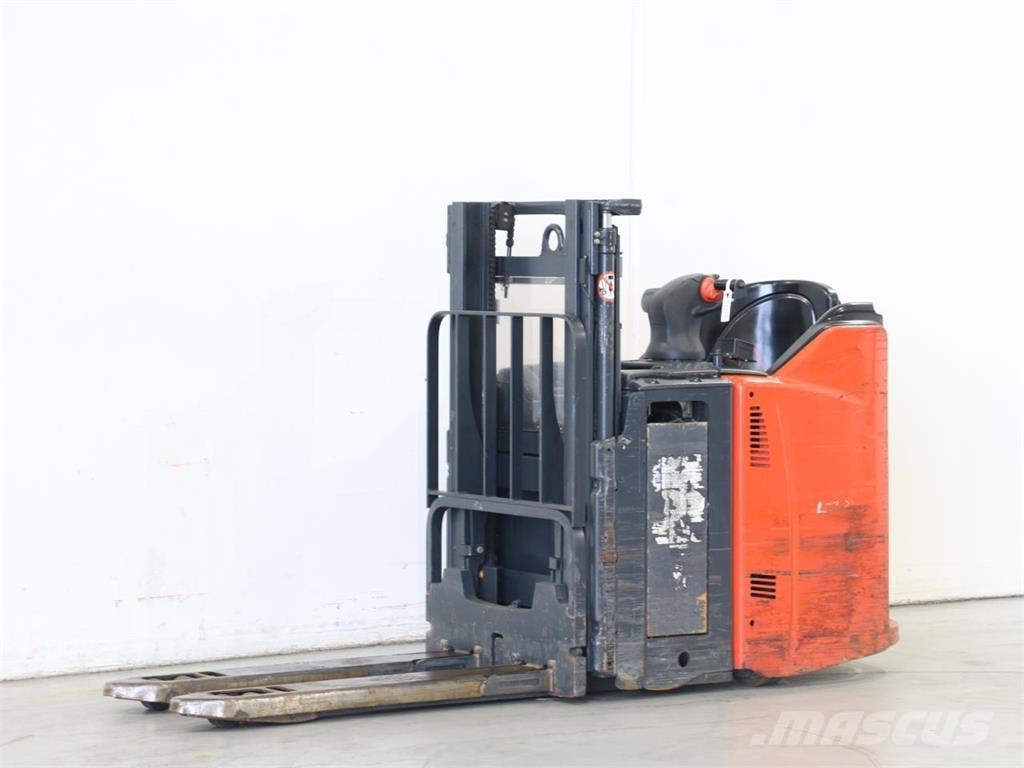 Linde L12LSP/133 Empilhador para operador externo