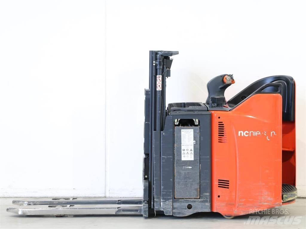 Linde L12SP/133-00 Empilhador para operador externo