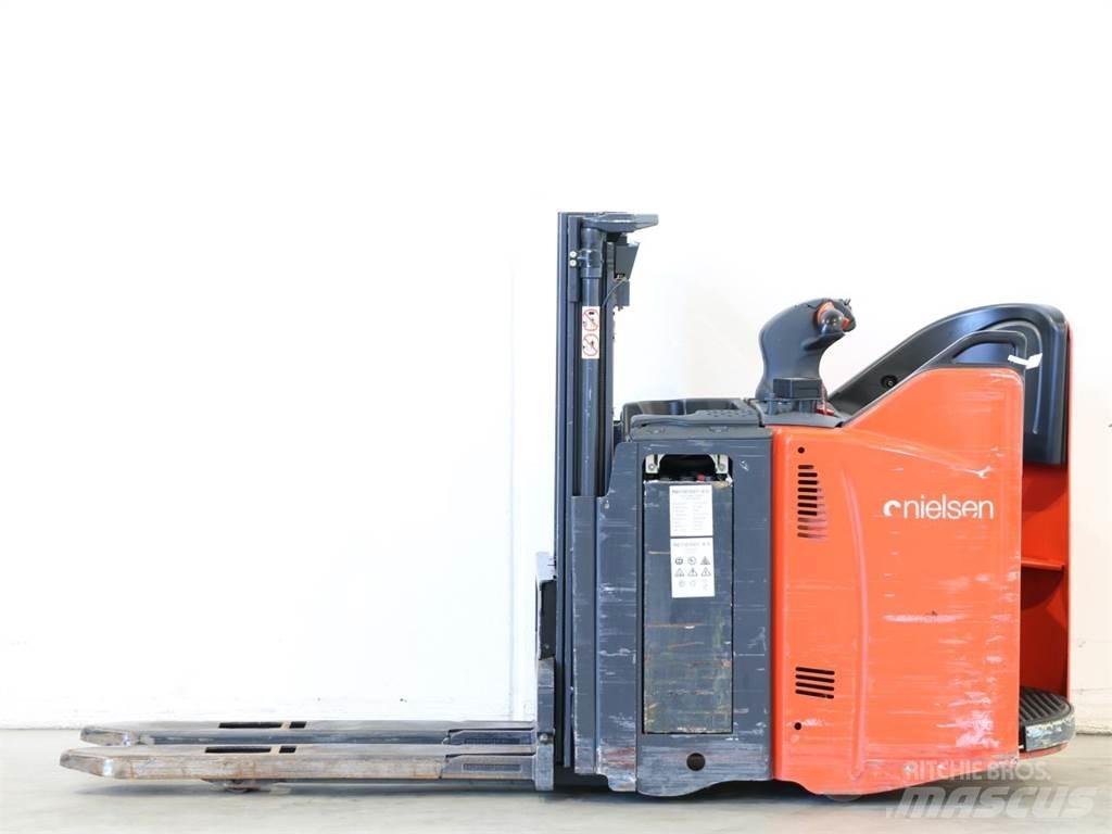 Linde L12SP/133-00 Empilhador para operador externo