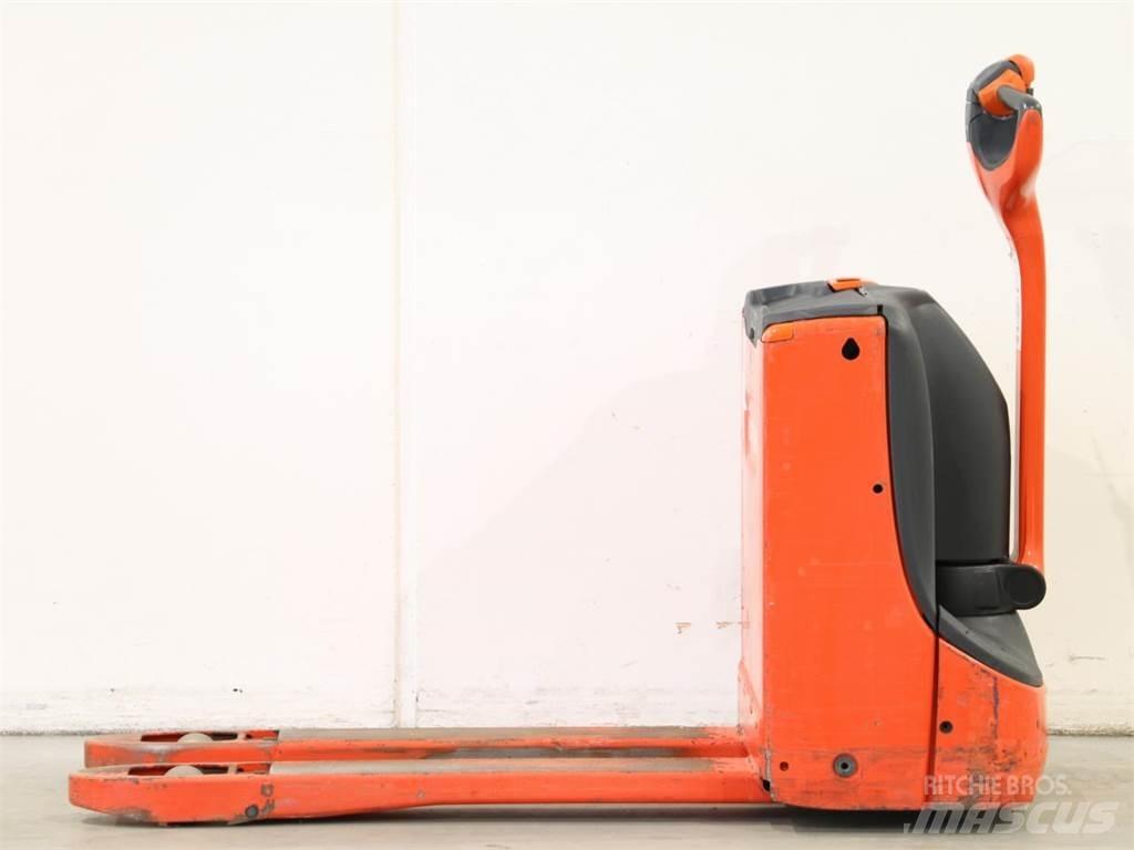 Linde T16/1152-00 Empilhador para operador externo