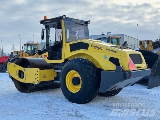 Bomag BW 213D-5 Construção - Outros
