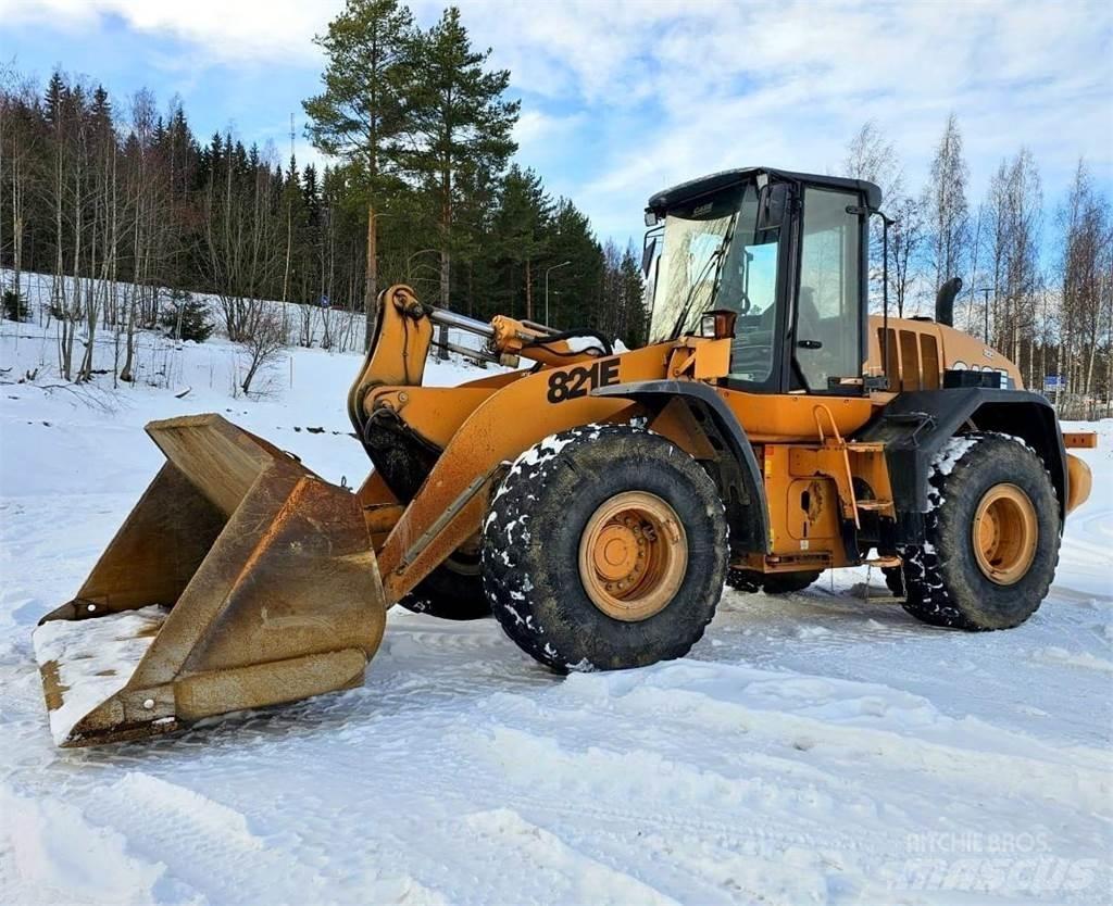 CASE 821E Carregadeiras de rodas