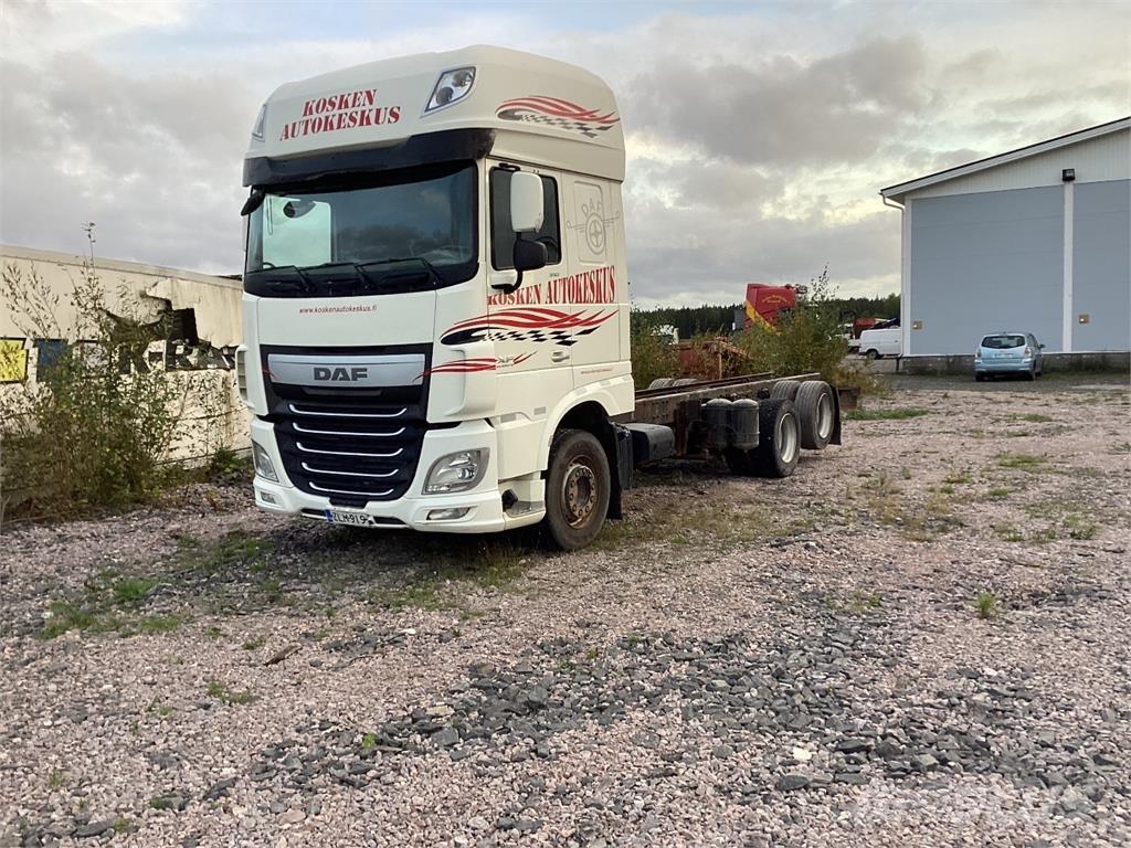 DAF XF 530 Camiões de chassis e cabine