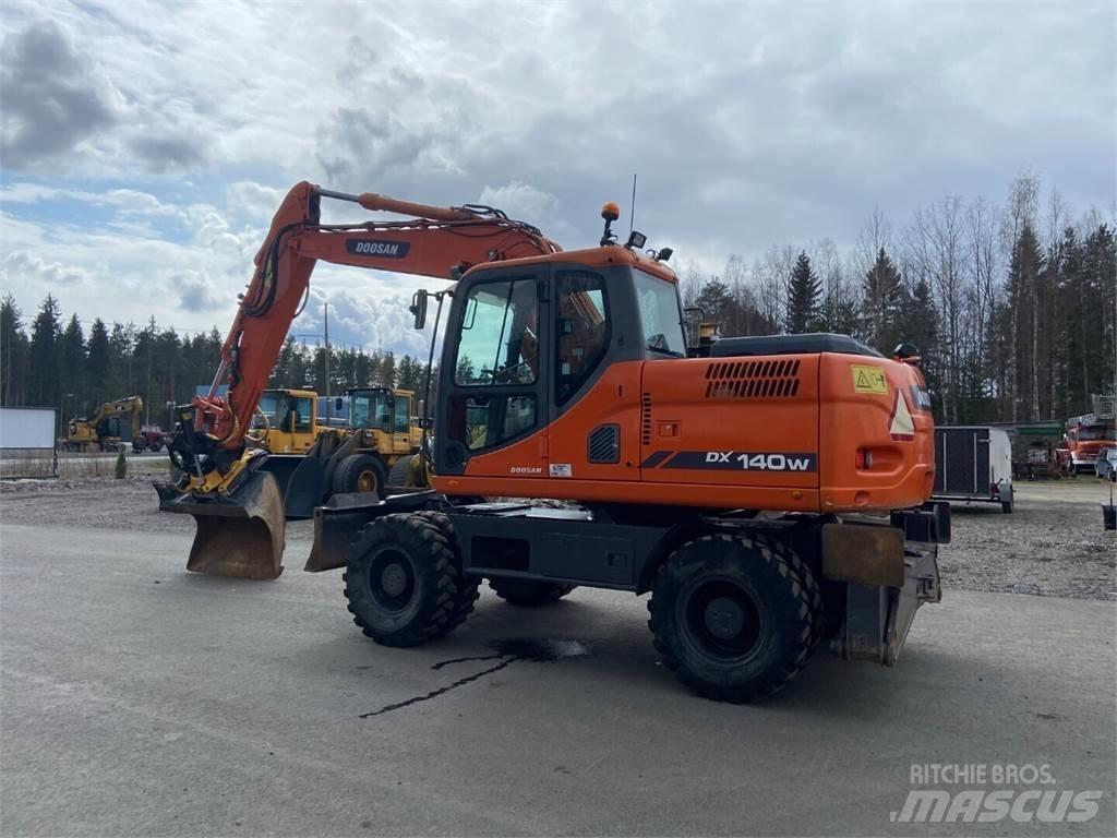 Doosan DX 140W Escavadoras de rodas