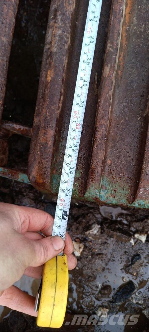  Kaivuri telat Chains / Rastos