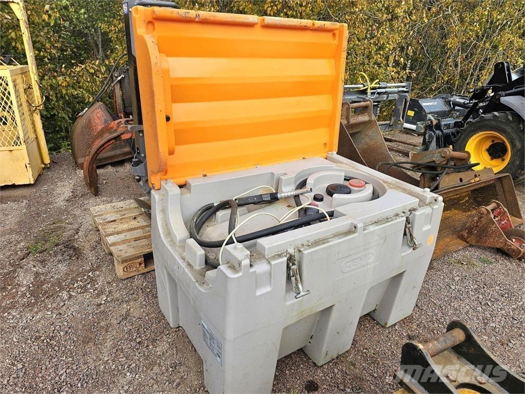  Polttoainesäiliö Tanques
