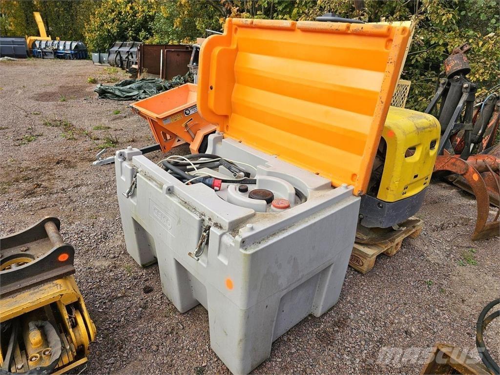  Polttoainesäiliö Tanques