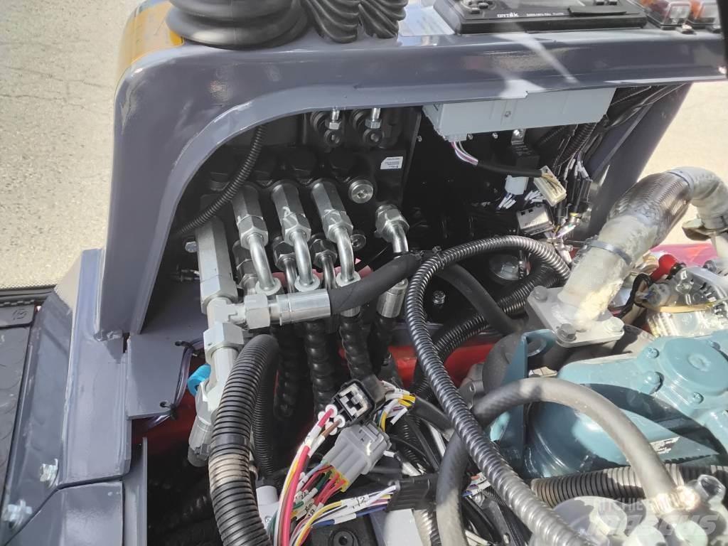 QuattroX QX-810 Mini carregadoras