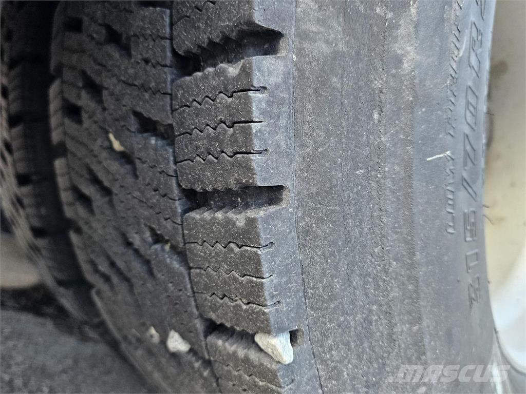 Scania 94L 4X2 Caminhões de caixa fechada