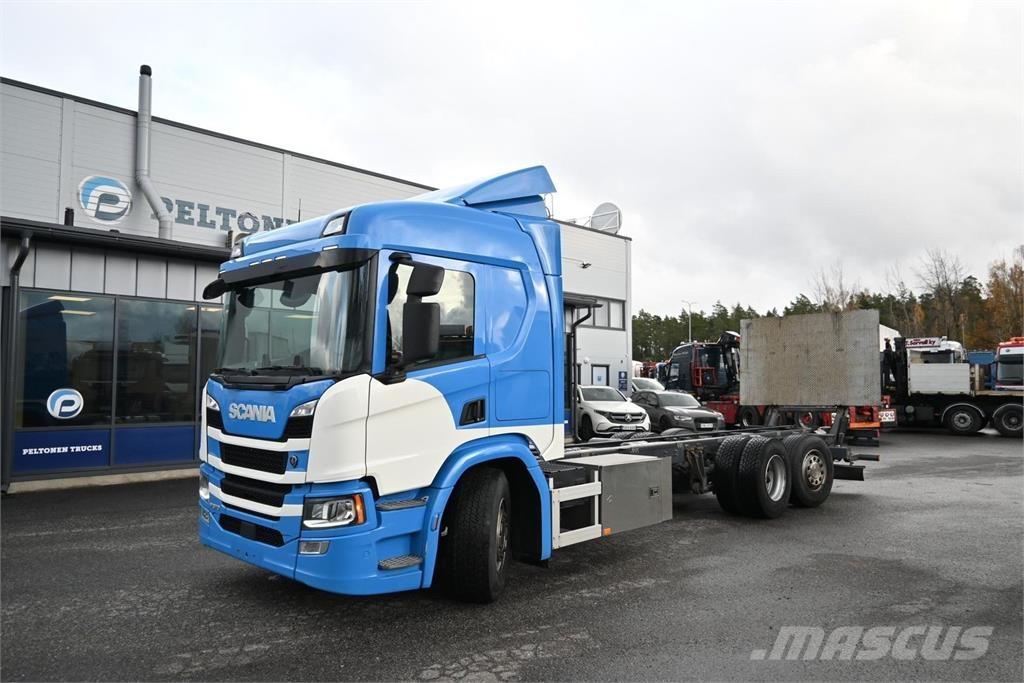 Scania P370 6x2*4 Camiões de chassis e cabine