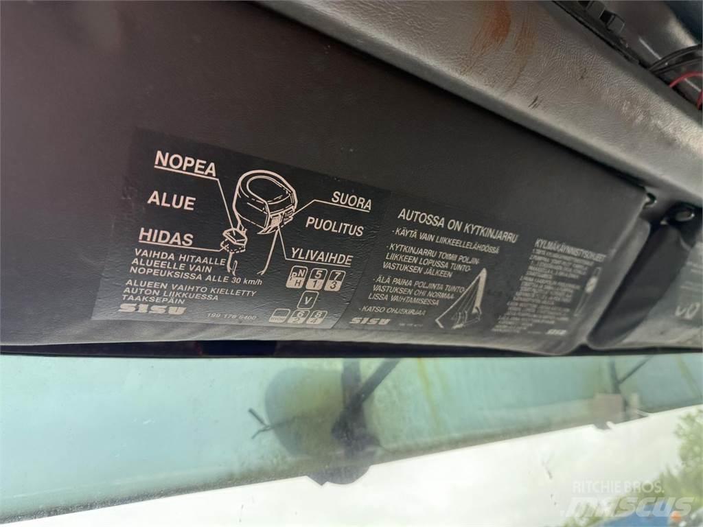 Sisu Sm332 8x2 Camiões de chassis e cabine