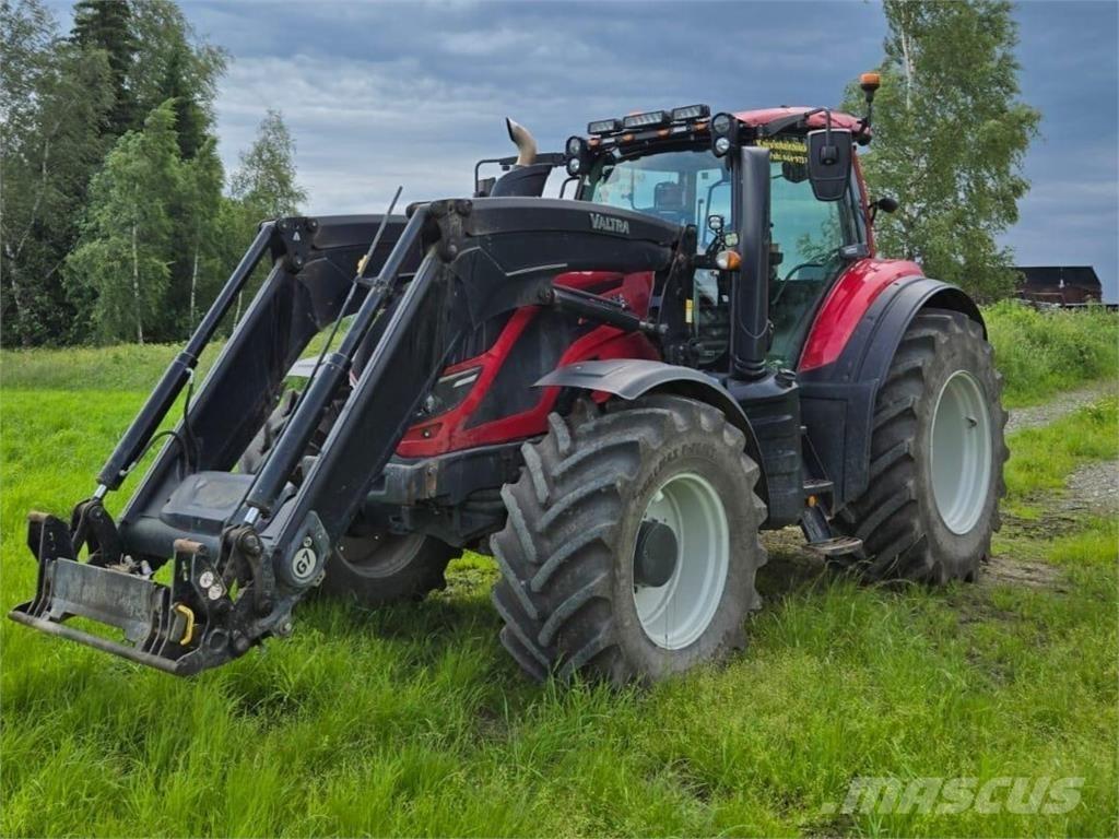 Valtra T144 Versu Tratores Agrícolas usados