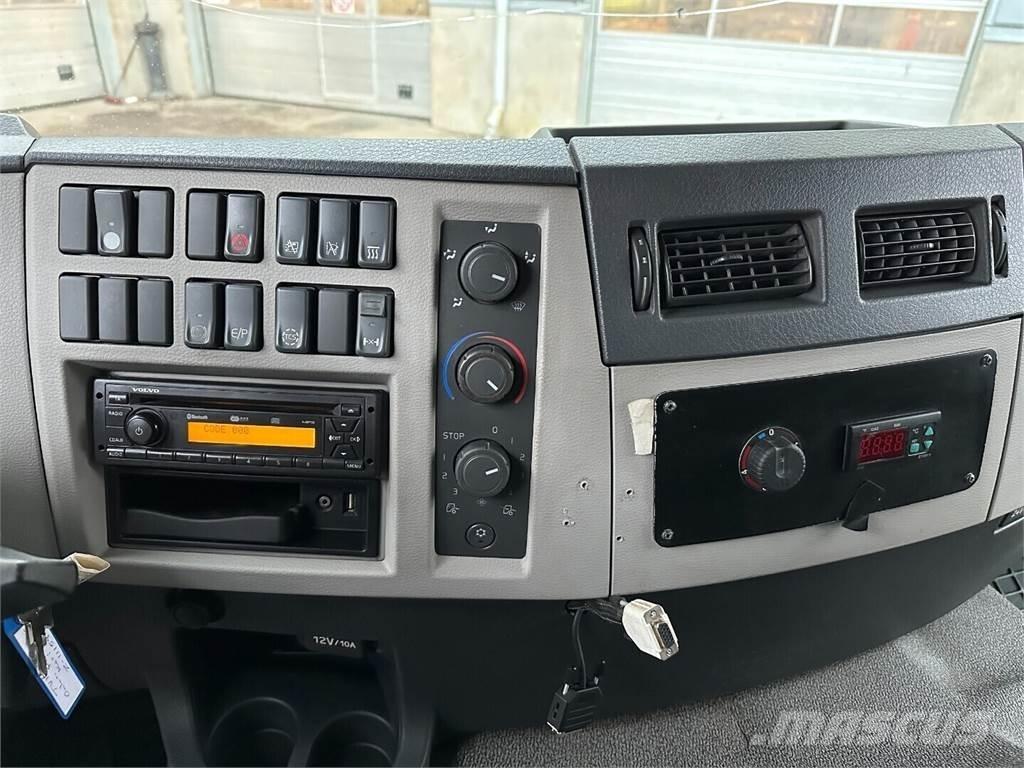 Volvo FE320 4x2 Caminhões de caixa fechada