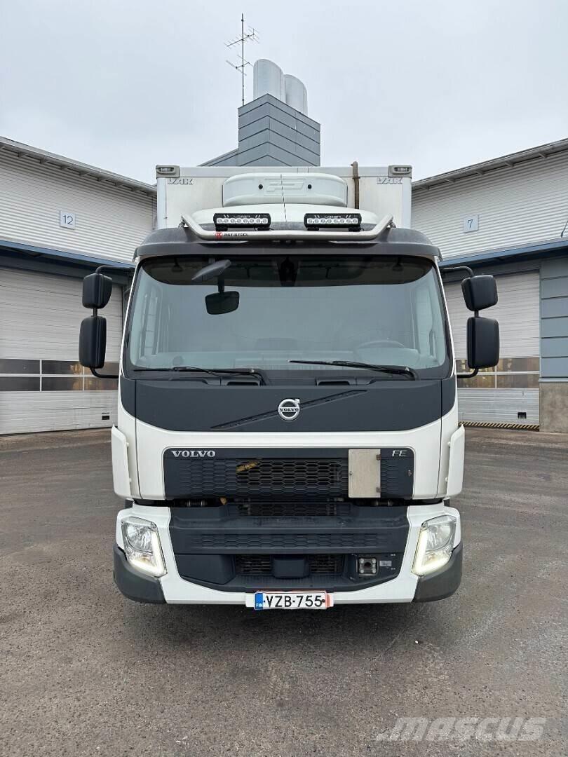 Volvo FE320 4x2 Caminhões de caixa fechada