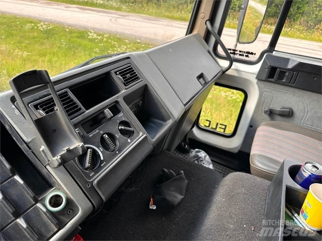 Volvo FLC Caminhões de caixa fechada