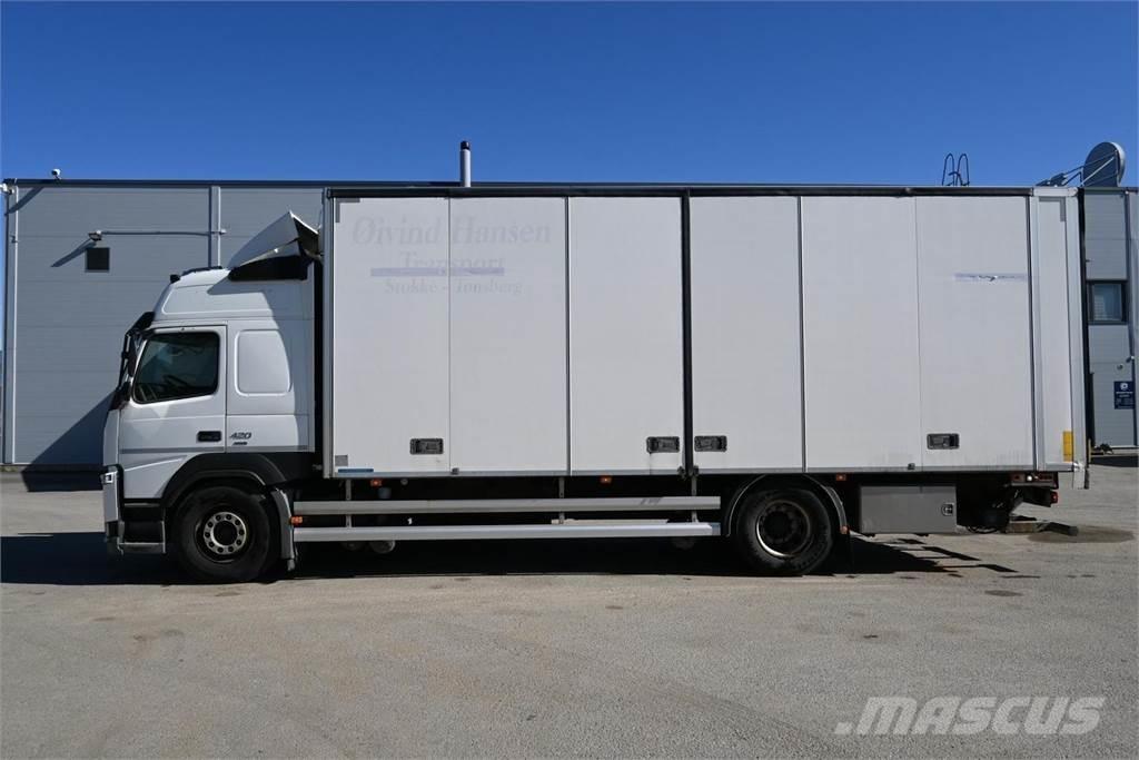 Volvo FM420 4x2 Caminhões de caixa fechada