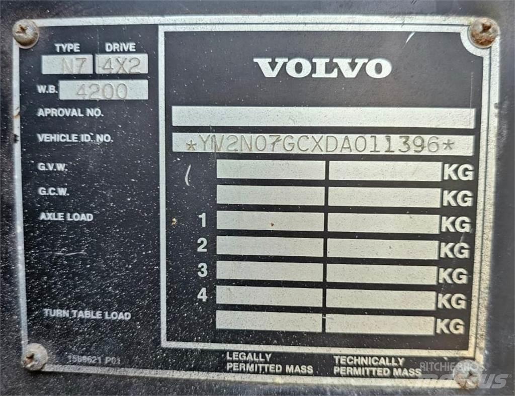 Volvo N7 6x2 Camiões grua