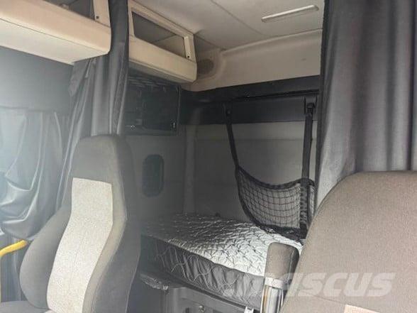 Freightliner CASCADIA 116 Cavalos Mecânicos