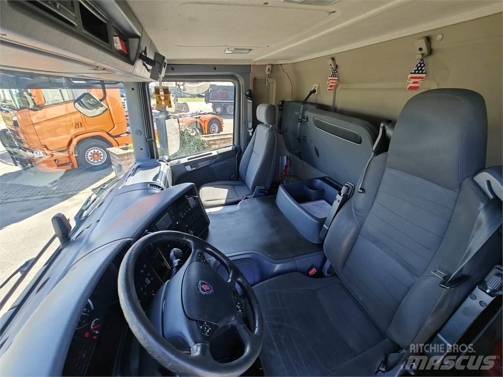 Scania P280 Caminhões de caixa fechada