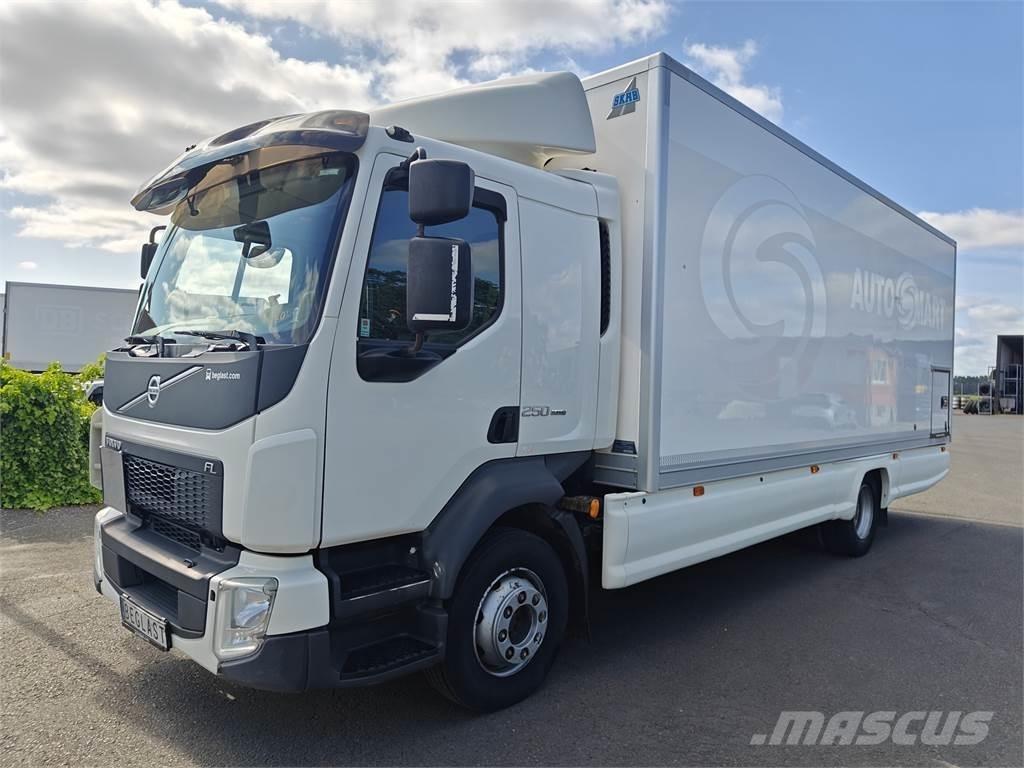 Volvo FL250 Caminhões de caixa fechada