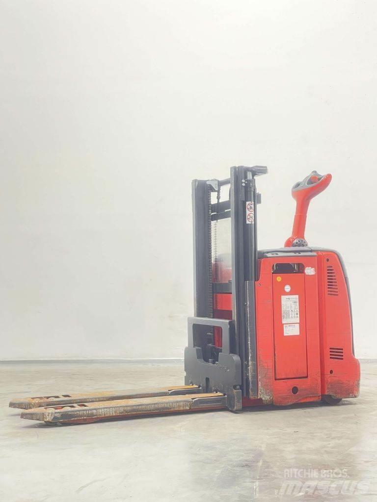 Linde D12-133 Empilhador para operador externo