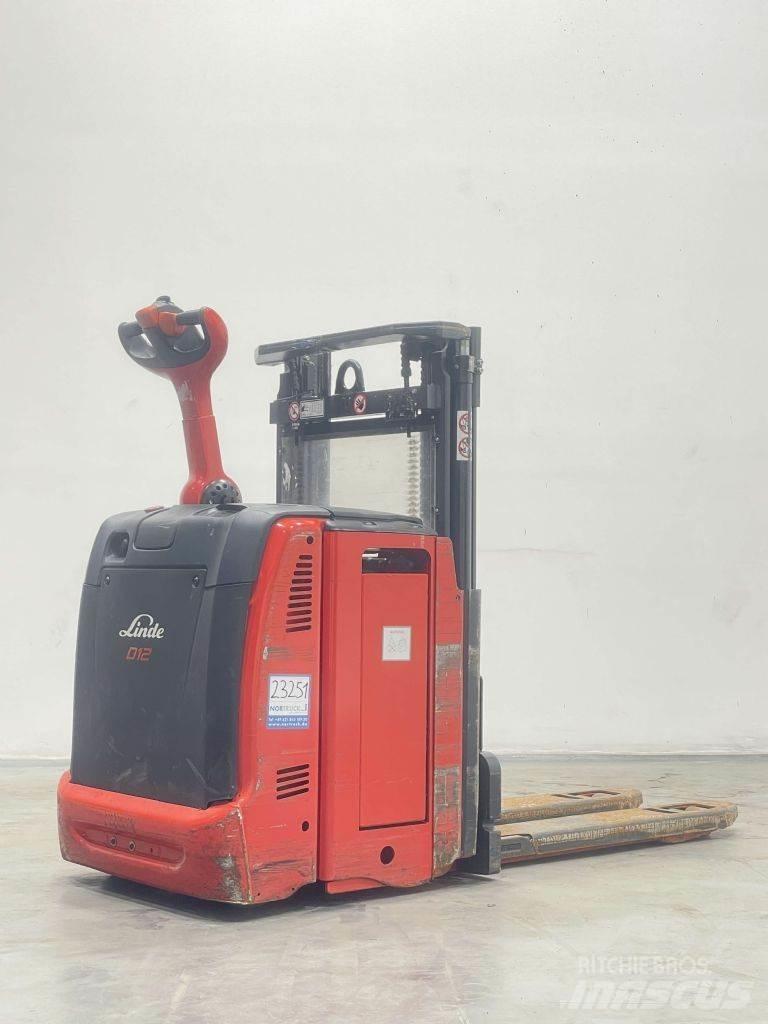 Linde D12-133 Empilhador para operador externo