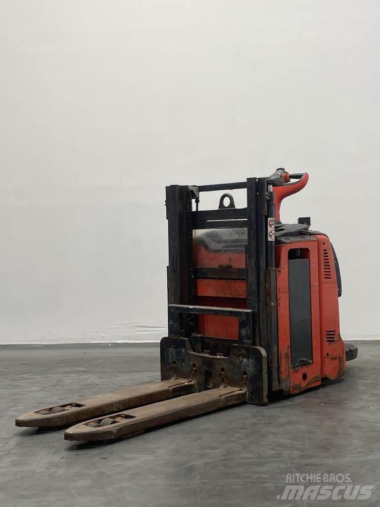 Linde D12AP Empilhador para operador externo