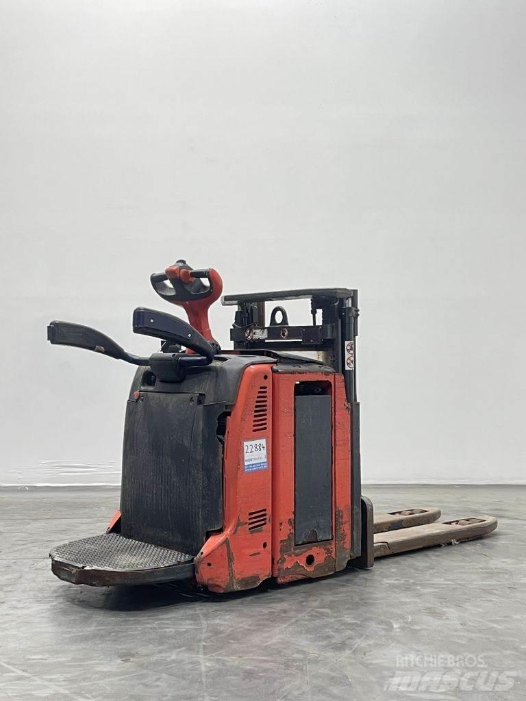 Linde D12AP Empilhador para operador externo