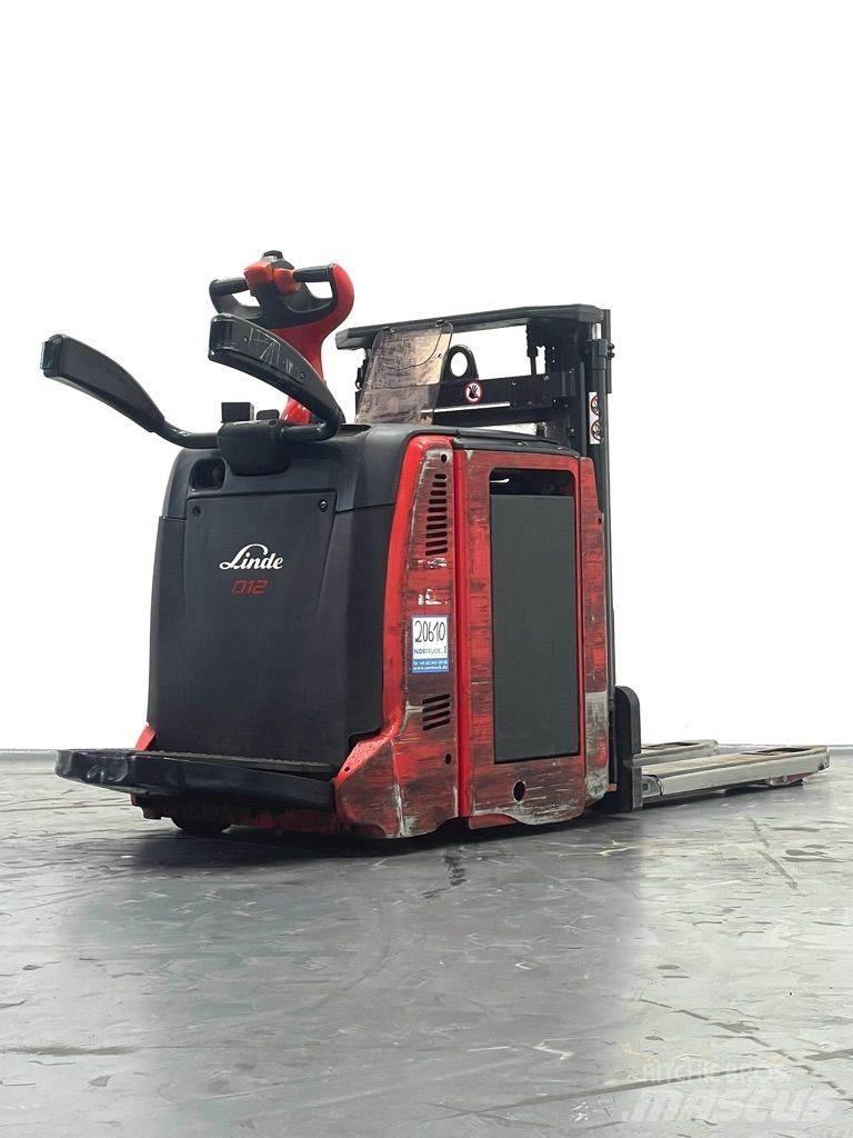 Linde D12AP-133 Empilhador para operador externo