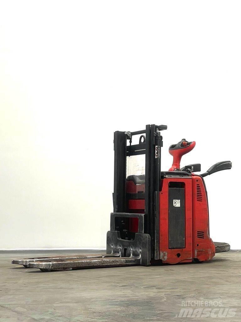 Linde D12HPAP-133 Empilhador para operador externo