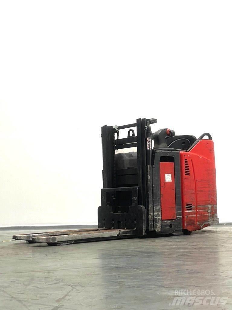 Linde D12HPSP-133 Empilhador para operador externo