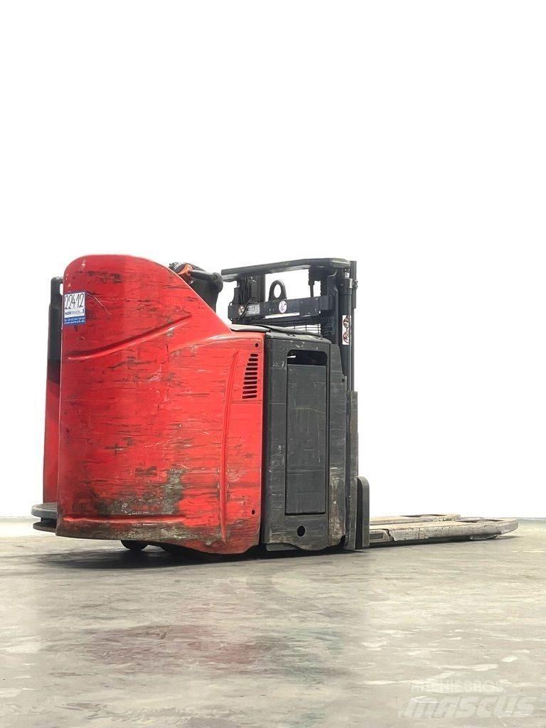 Linde D12HPSP-133 Empilhador para operador externo