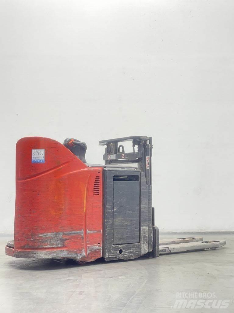 Linde D12HPSP-133 Empilhador para operador externo