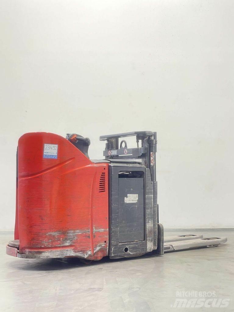 Linde D12HPSP-133 Empilhador para operador externo