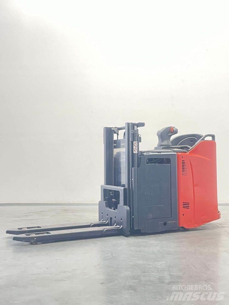 Linde D12HPSP-133 Empilhador para operador externo
