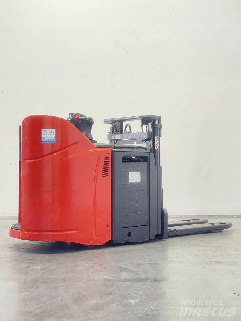 Linde D12HPSP-133 Empilhador para operador externo