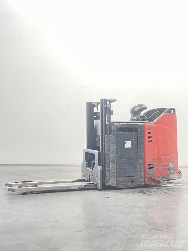Linde D12HPSP-133 Empilhador para operador externo