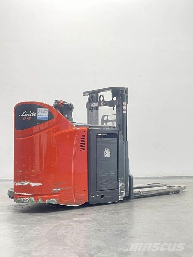 Linde D12HPSP-133 Empilhador para operador externo