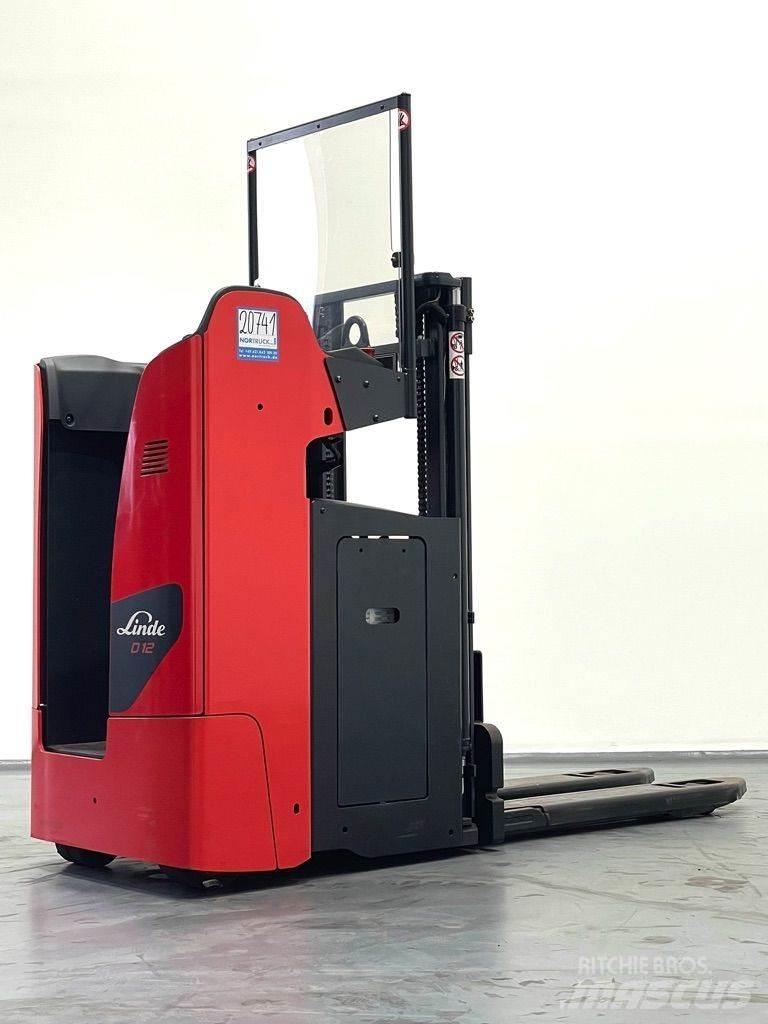 Linde D12SF-1164 Empilhador para operador externo