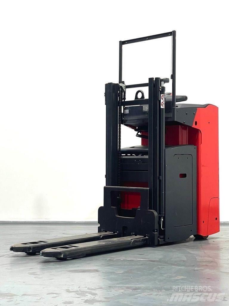 Linde D12SF-1164 Empilhador para operador externo