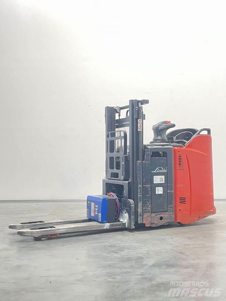 Linde D12SPHP-133 Empilhador para operador externo