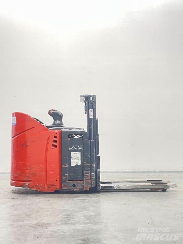 Linde D12SPHP-133 Empilhador para operador externo