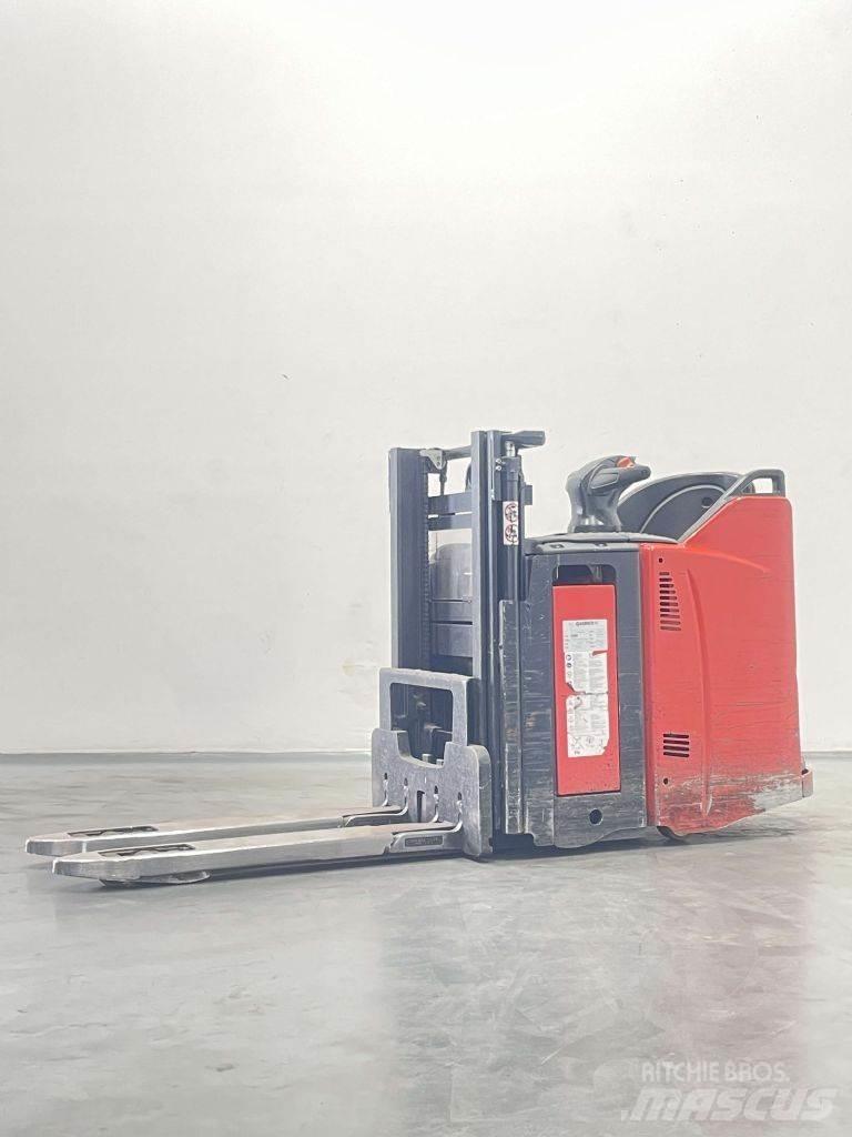 Linde D12SPHP-133 Empilhador para operador externo