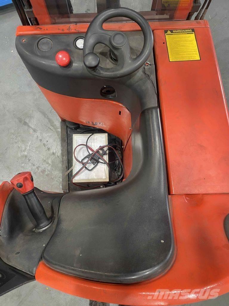 Linde E10-334 Self propelled stackers
